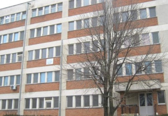 Spitalul din Hârşova nu-şi recunoaşte culpa în cazul femeii care a născut gemeni în două unităţi diferite